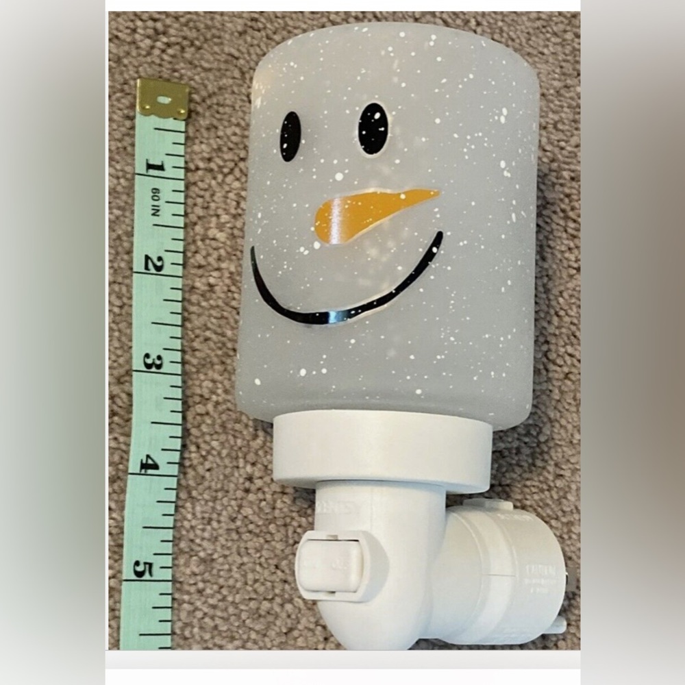 Scentsy wall plug in frosty glow, brand new